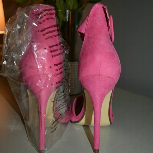 Shoes - Picture 2 of 4